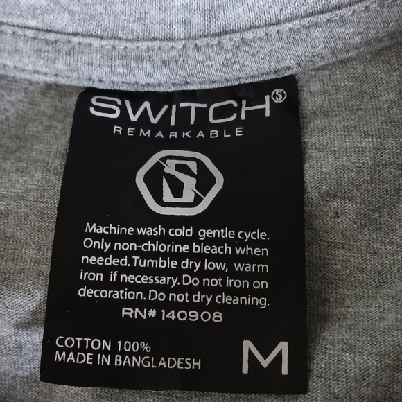 - SWITCH REMARKABLE TEE WITH FUN DETAILS - Picture 5 of 7